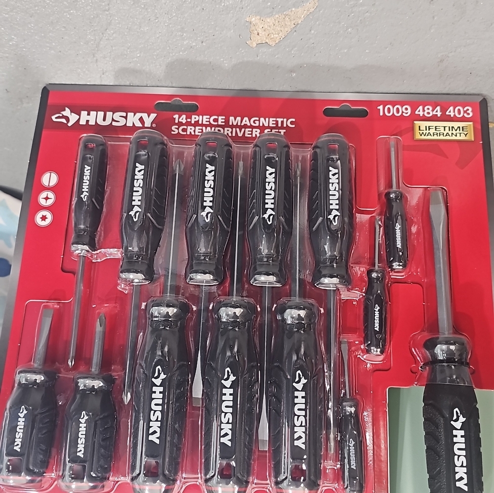 Husky 14 PC screwdriver